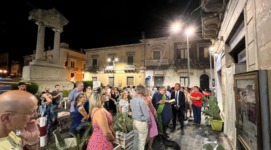 Giarre, inaugurata la libreria condivisa “Prendi un Libro, lascia un Libro”