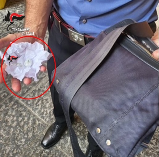 Giarre, 20enne beccato con cocaina e crack: denunciato
