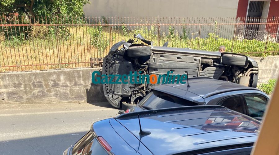 Fiumefreddo, incidente a Ponte Boria: auto si ribalta