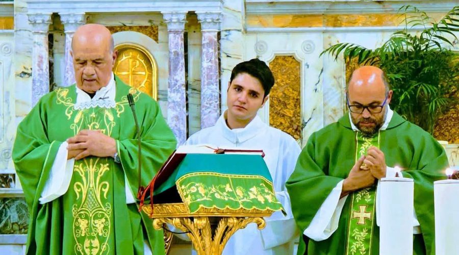 Mascali, dopo 25 anni padre Rosario Di Bella si congeda dalla chiesa di San Leonardo Abate