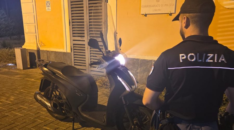 Si presenta al Commissariato a bordo di uno scooter rubato: scoperto e denunciato 43enne “scienziato”
