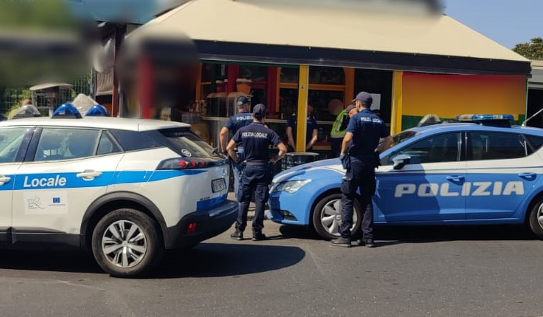 Chiosco si “allarga” senza autorizzazioni: denunciato il titolare