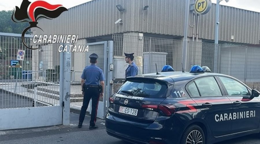 Rapina ufficio postale e usa il direttore come ostaggio: in manette 35enne VIDEO