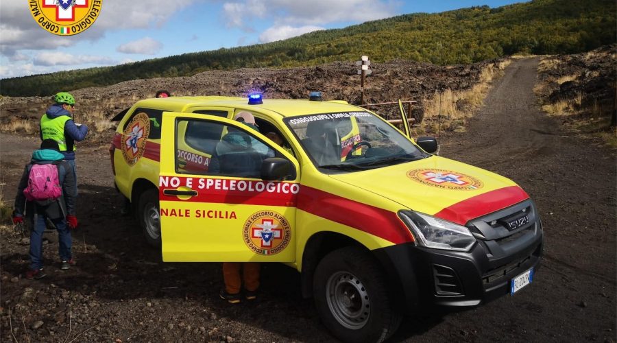 Etna, 70enne cade e sbatte la testa: soccorsa escursionista