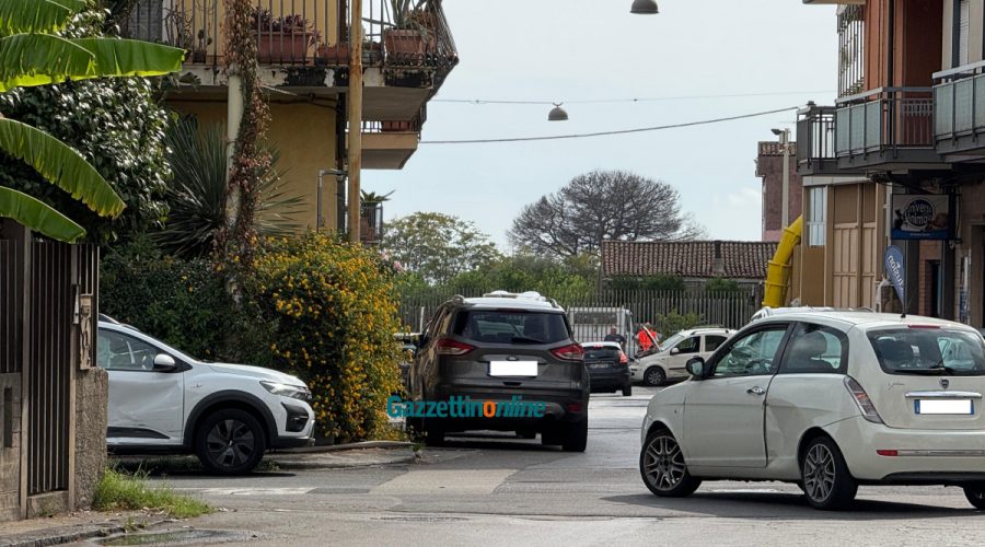 Giarre, scontro tra due auto all’incrocio tra via Angelo Vasta e viale Aldo Moro