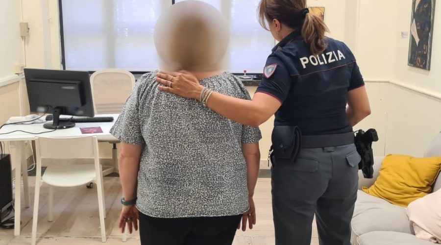 Picchia e minaccia gli anziani genitori per ottenere i soldi per droga e alcol: arrestato