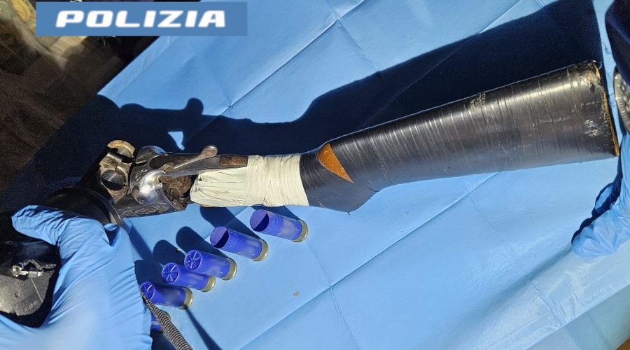 A soli 16 anni beccato in possesso di droga ed un fucile a canne mozze VIDEO