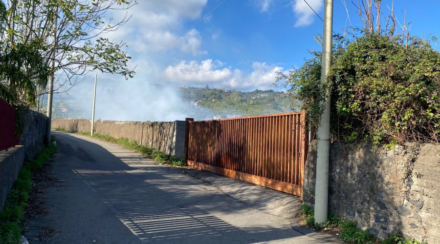 Giarre, roghi tossici nell’ex discarica di via Zinghirino: indagini in corso