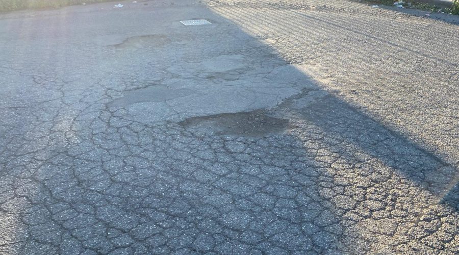 Giarre, le prime piogge aprono nuove voragini: è emergenza strade. Avviati i primi interventi