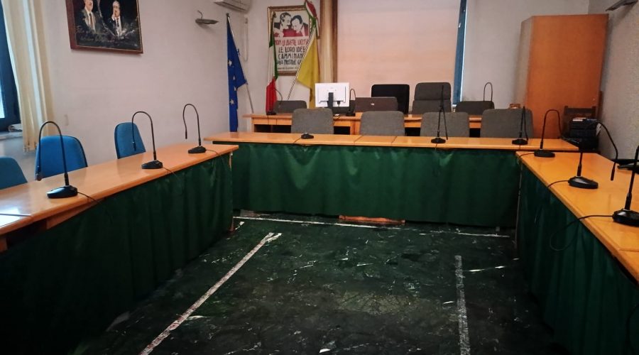 Fiumefreddo: il Consiglio comunale approva l’ipotesi di bilancio stabilmente riequilibrato