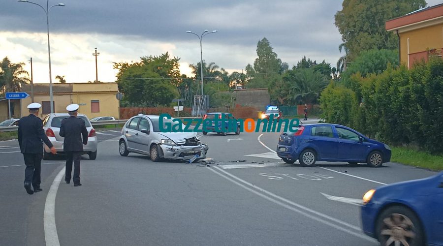 Scontro tra due vetture a Carrabba di Mascali: tre feriti