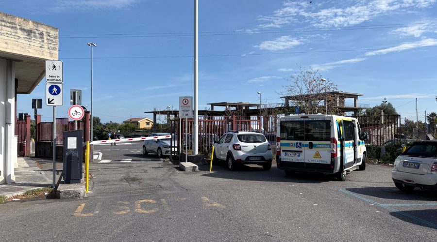 Ospedale di Acireale, sosta a pagamento: pulmino disabili bloccato per oltre un’ora con a bordo paziente appena dimessa