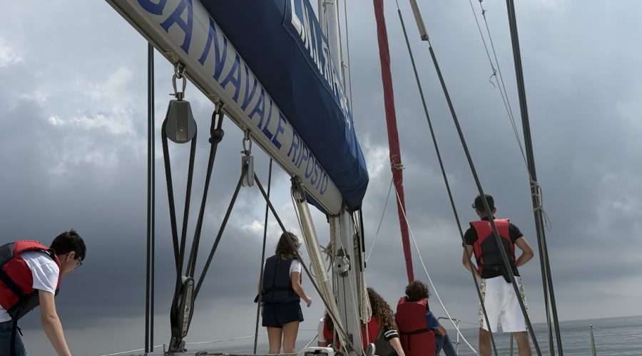 Il mare come aula: studenti del liceo “Leonardo” a scuola di vela