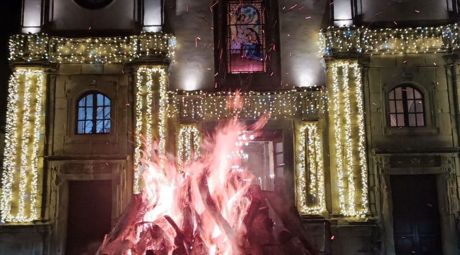 Francavilla, l’accensione della tradizionale “zuccata” natalizia: un momento di incontro per tutta la comunità