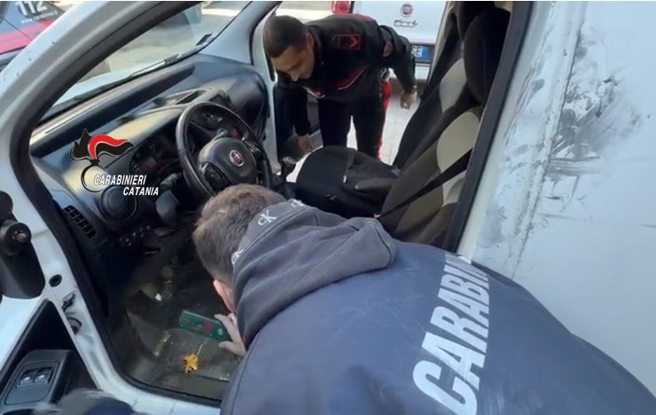 Commette una rapina a Santa Venerina, intervento lampo dei Carabinieri: arrestato l’autore