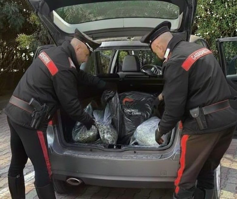 Beccato con 10,5 kg di droga in auto: arrestato 45enne