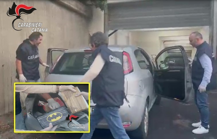 Insieme per la “cocaina”: coppia di fidanzati arrestata. In auto nascosti oltre 2 kg di droga