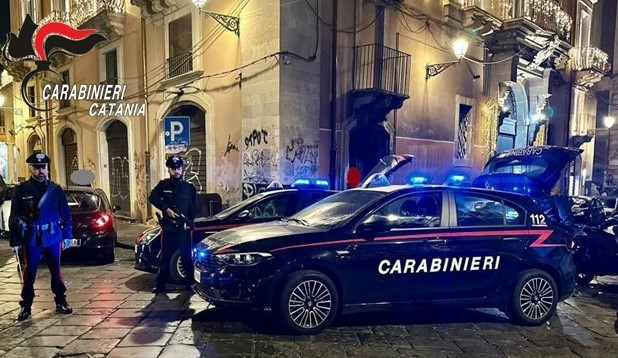 Compiono una rapina in un’abitazione che frutta un bottino di 500.000 euro: due arresti