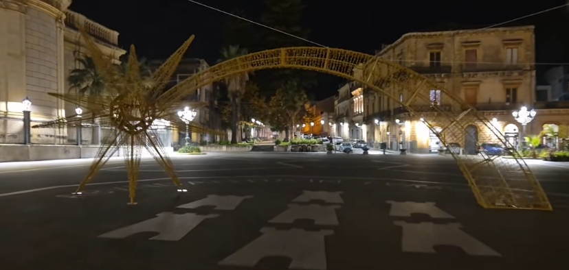 Giarre, luminarie natalizie della discordia: la stella cometa divide cittadini e commercianti