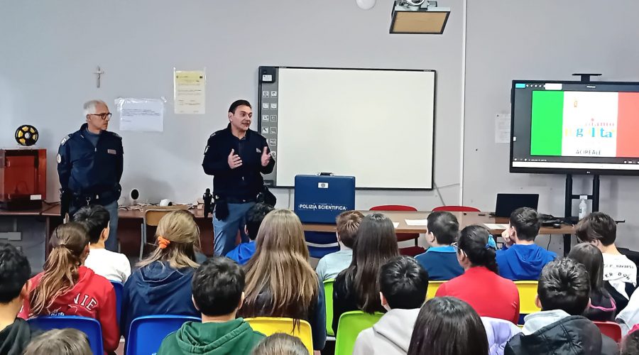 Contrastare il cyberbullismo: i consigli della Polizia di Stato agli alunni del plesso Montalcini di Giarre