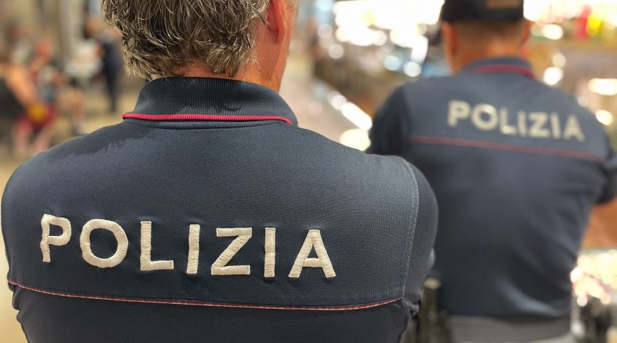 Pesce, carne e altri alimenti scaduti da oltre un anno: ristoratore denunciato VIDEO