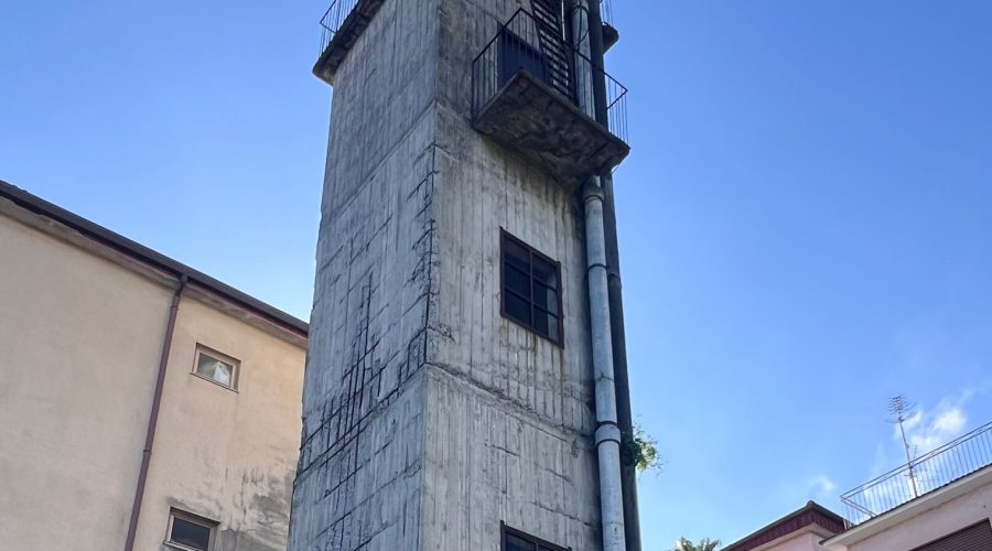 Giarre, emergenza idrica senza fine: carenza perenne ma l’acqua si spreca nel quartiere Satellite