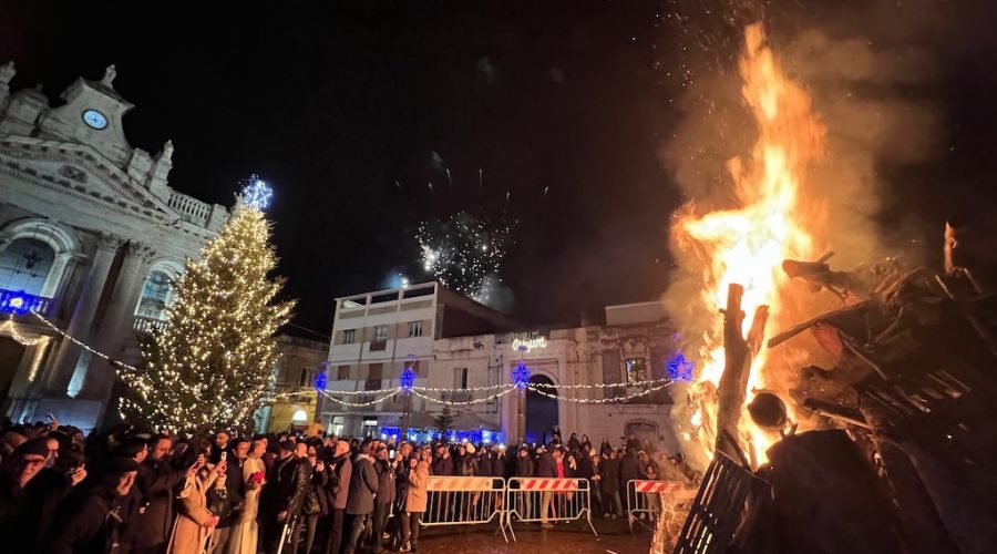 Riposto, il Natale entra nel vivo: tradizioni, musica e divertimento per tutte le età fino a fine anno