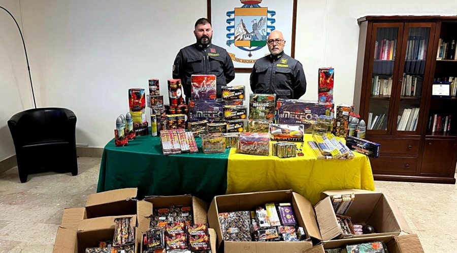 Sequestrati 200 Kg di materiale pirotecnico illegalmente detenuto presso due esercizi commerciali