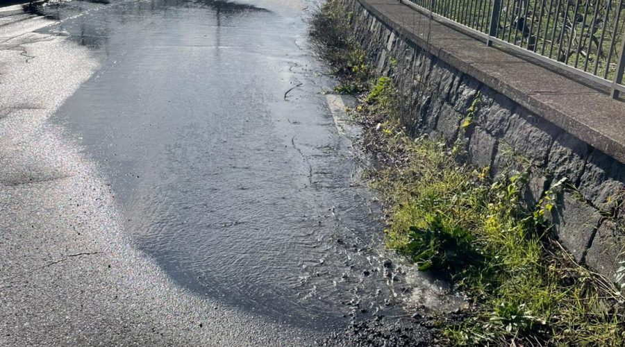 Mascali, in via Nocille le solite perdite di acqua. Residenti esasperati