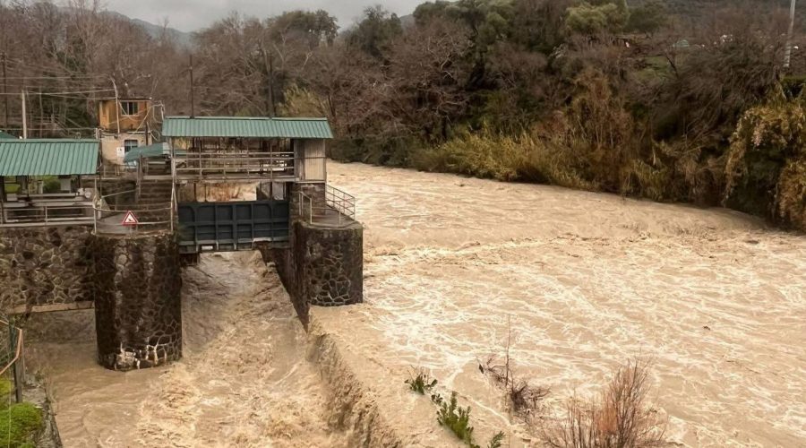 Francavilla: il ciclone Harry fa crescere la portata del fiume Alcantara e dell’affluente San Paolo