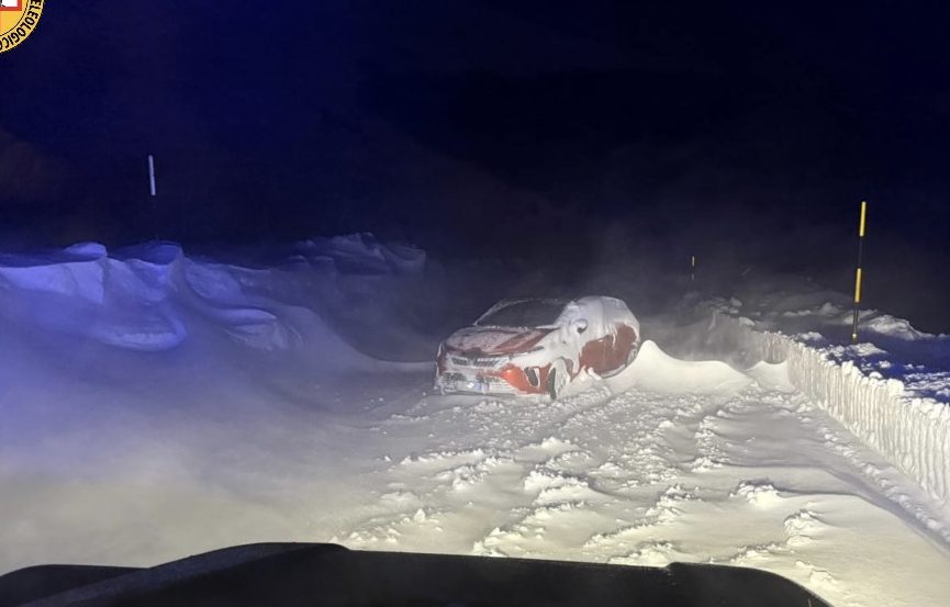 Rimangono bloccati in auto sull’Etna: soccorsi padre e figlia