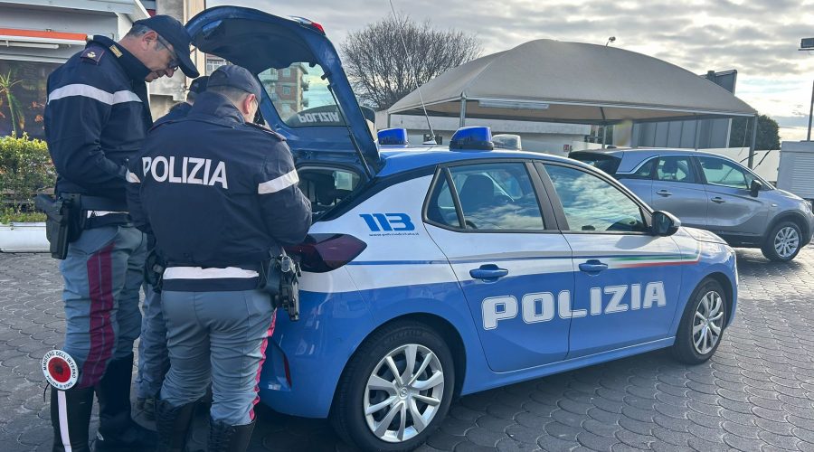 Controlli della Polizia ad Acireale: chiuso un autolavaggio. Diverse le sanzioni