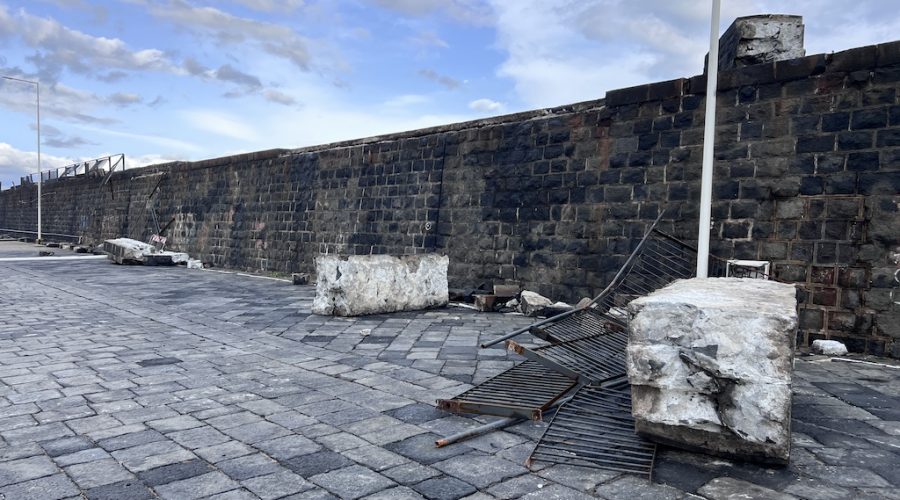 Riposto, ciclone Harry: gravissimi danni al Molo foraneo. Vasta: “Sarà dichiarato inagibile” VIDEO