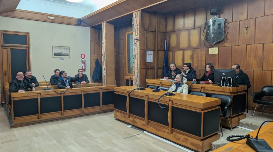 Giarre, Consiglio comunale sul filo: rinviato un atto, approvato un altro. Numeri risicati e tensioni