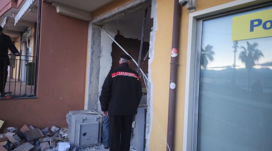 Furto con “spaccata” nella notte all’ufficio postale sventato dai Carabinieri