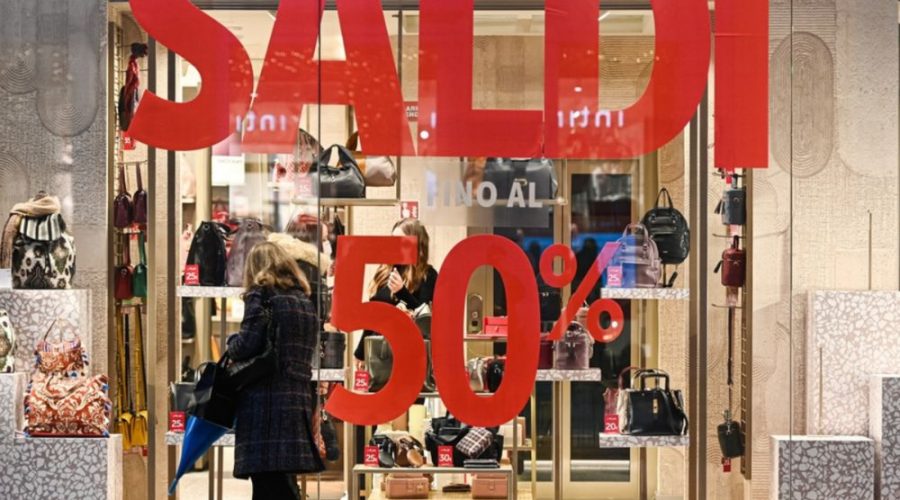 Arrivano i saldi: tra vecchi trucchi e nuove insidie