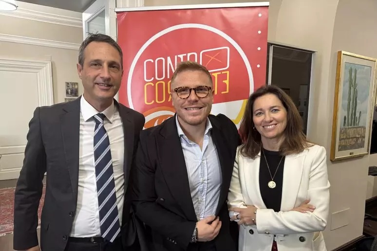 Linguaglossa: il sindaco Luca Stagnitta lascia il Partito Democratico e aderisce al movimento Controcorrente di Ismaele La Vardera