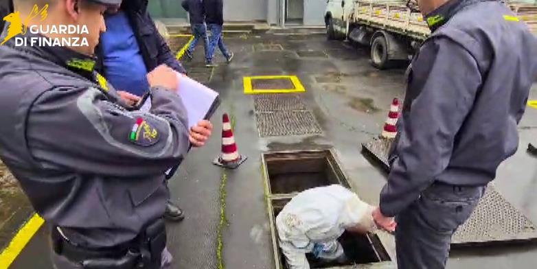 Gasolio diluito con acqua: denunciati i gestori di un distributore di carburante