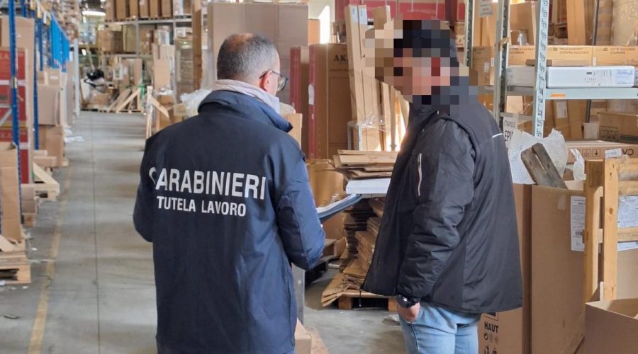 Riposto, verifiche dei carabinieri del Nil in una nota azienda commerciale: denunciato un dirigente