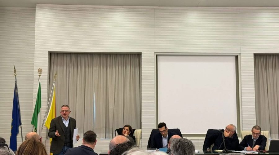 Gestione idrica nel Catanese: ritardi e disservizi della SIE al centro dell’assemblea Ati