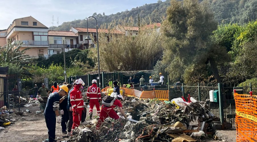 Ciclone Harry, oltre cento volontari a Santa Tecla per sgomberare gli immobili danneggiati