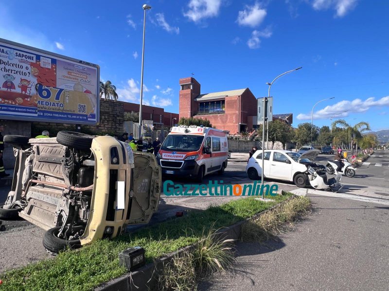 Riposto, incidente all'incrocio tra via Mattarella e via Carbonaro