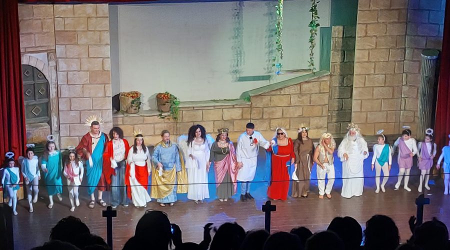 Giarre, «Evviva Sant’Agata!» trionfa al Garibaldi: tutto esaurito per la commedia di Lilia Romeo