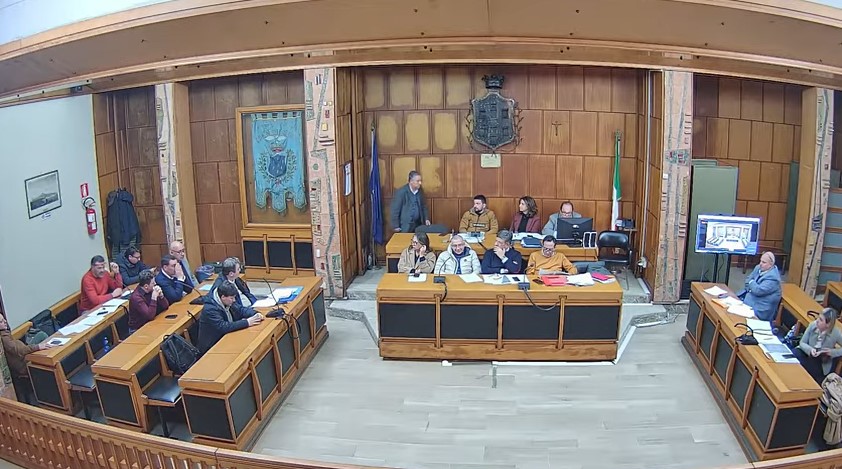 Giarre, seduta fiume in Consiglio: maggioranza spaccata sulle relazioni degli esperti del sindaco