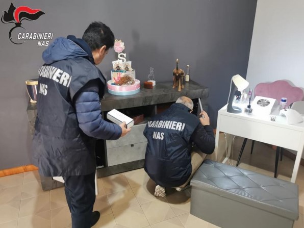 Si spacciava per “medico estetico” ed eseguiva trattamenti estetici a casa: denunciata 40enne VIDEO