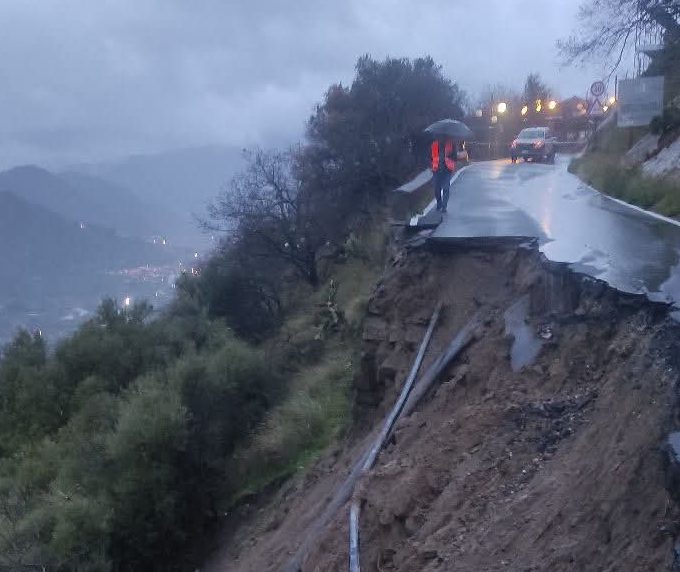 Motta Camastra: frana sulla Sp 6 a causa del maltempo, rischio isolamento per il paese