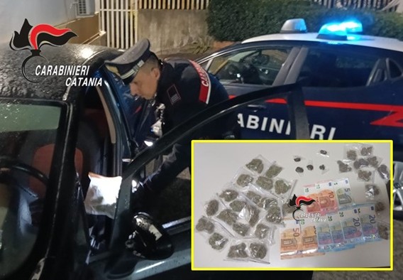 Beccato con la droga in auto: arrestato pusher “reo confesso”