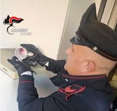 Beccato a spacciare: arrestato 18enne di Acireale