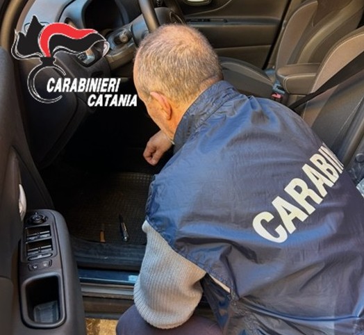 Piedimonte, armi bianche in auto: due denunciati dai Carabinieri