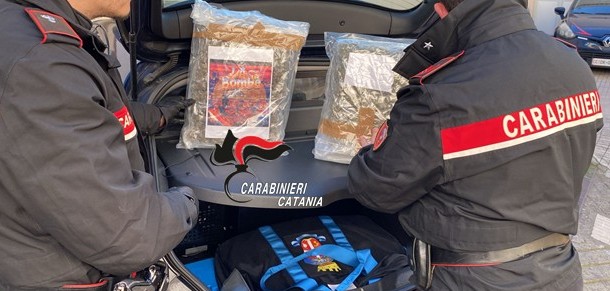Nelle buste della spesa oltre 2 kg di marijuana: arrestato pregiudicato